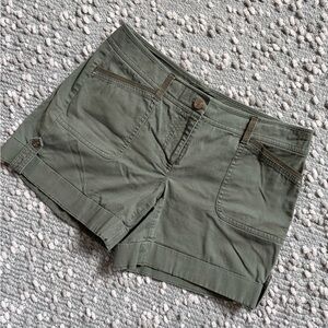 White House Black Market Shorts Army Green, size 4, EUV